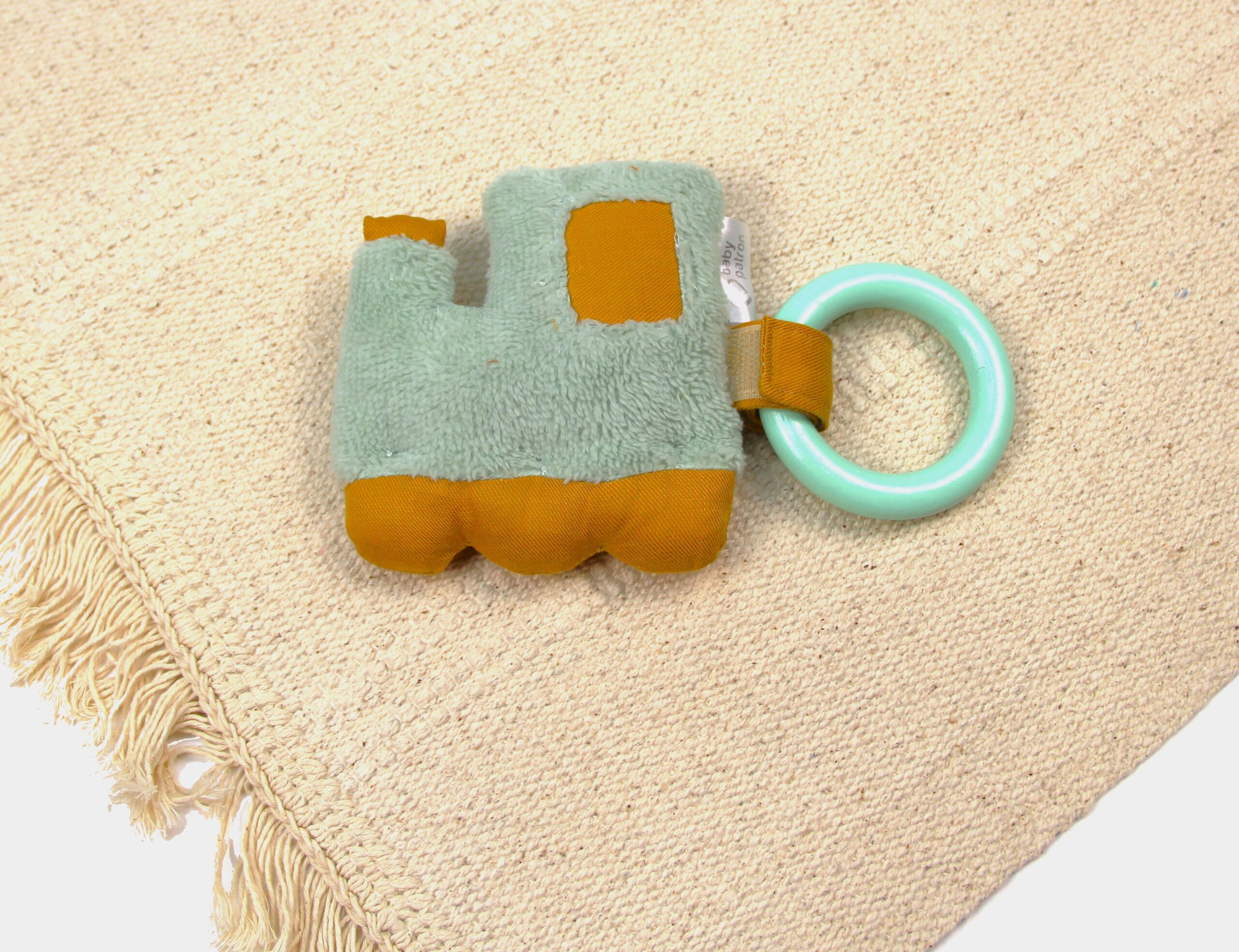 Hračka s kousátkem TEETO vláček - Obrázek 2